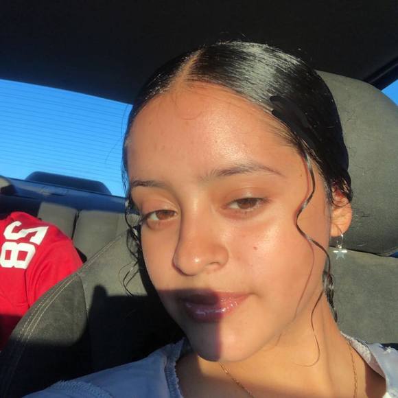 Meet your Posher, Cassandra - Picture 1 of 1